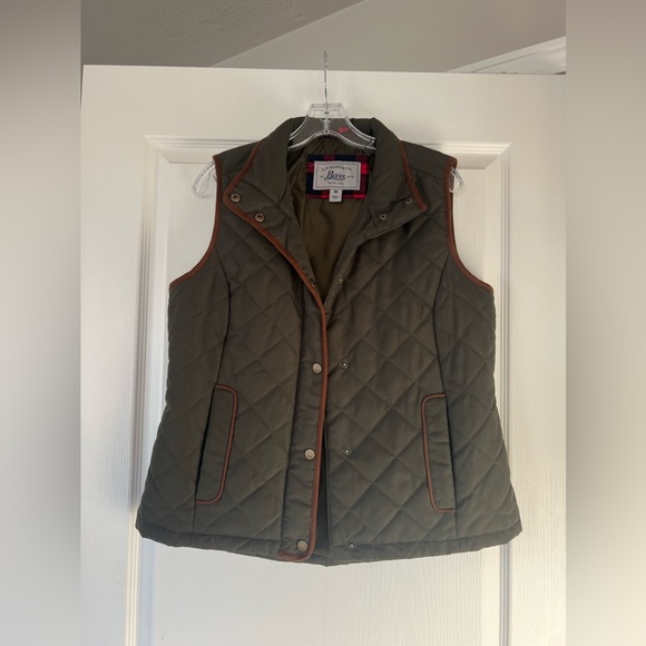 G.H. Bass & Co Hunter Green Quilted Vest - Picture 6 of 9